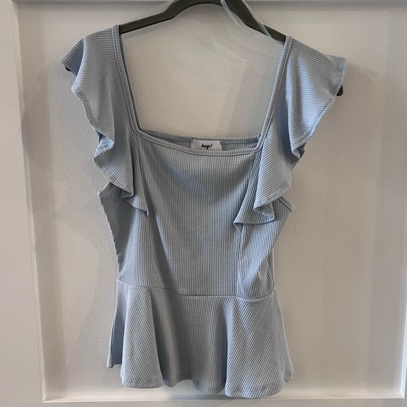 NWOT - Flutter sleeve, ruffle hem peplum top - Picture 3 of 6